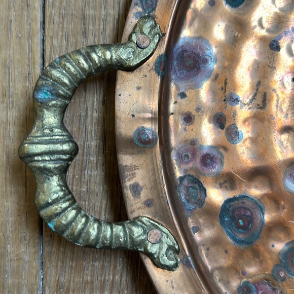 Vintage copper round serving trey with brass handles hammered design, rustic - Picture 13 of 16
